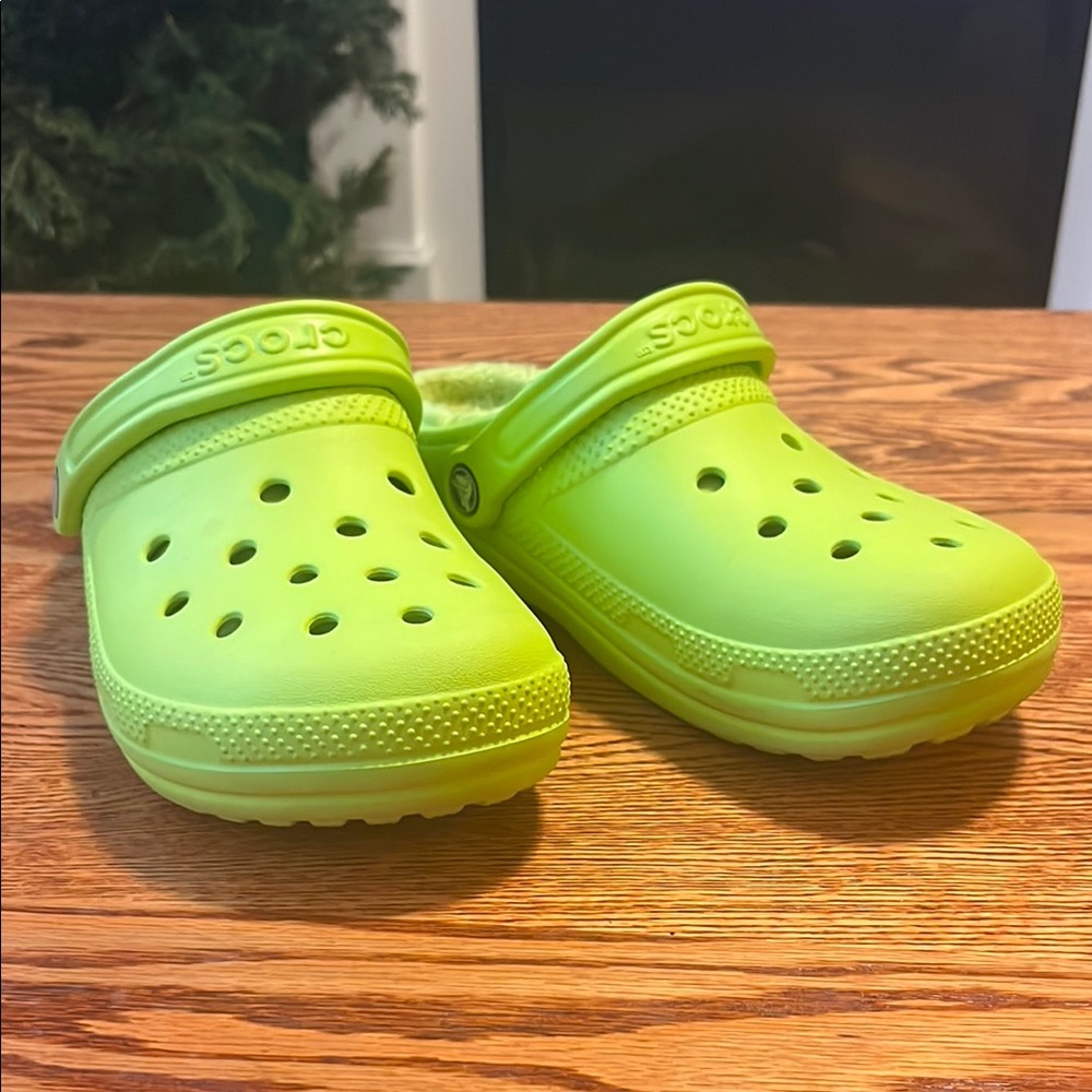 Crocs Fluff Lined Lime Green Clogs - image 4